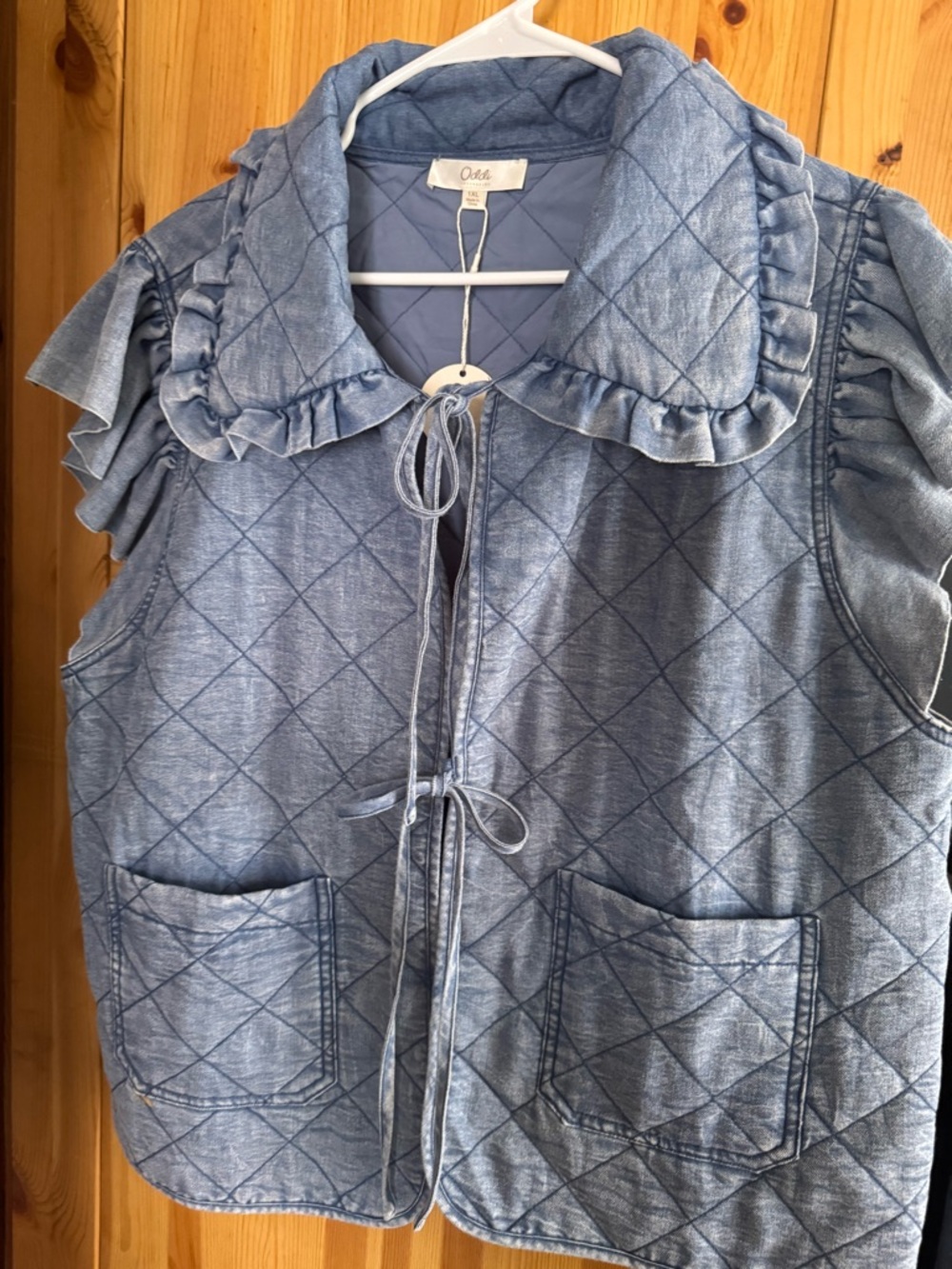 ODDI quilted front tie vest. Size 1XL.